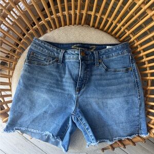 Seven - Weekend Short